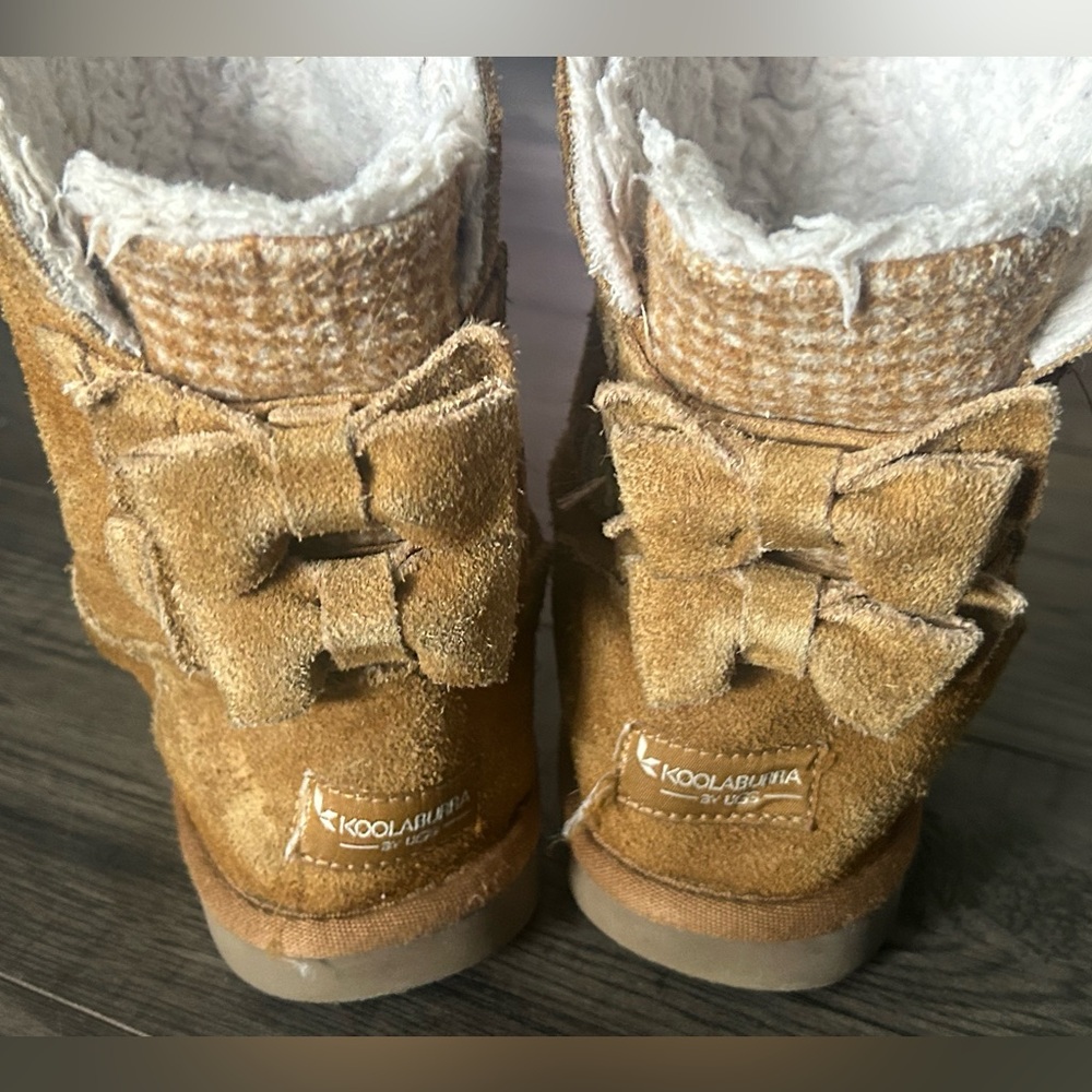 KOOLABURRA by UGGS girls size 2 tan suede boots